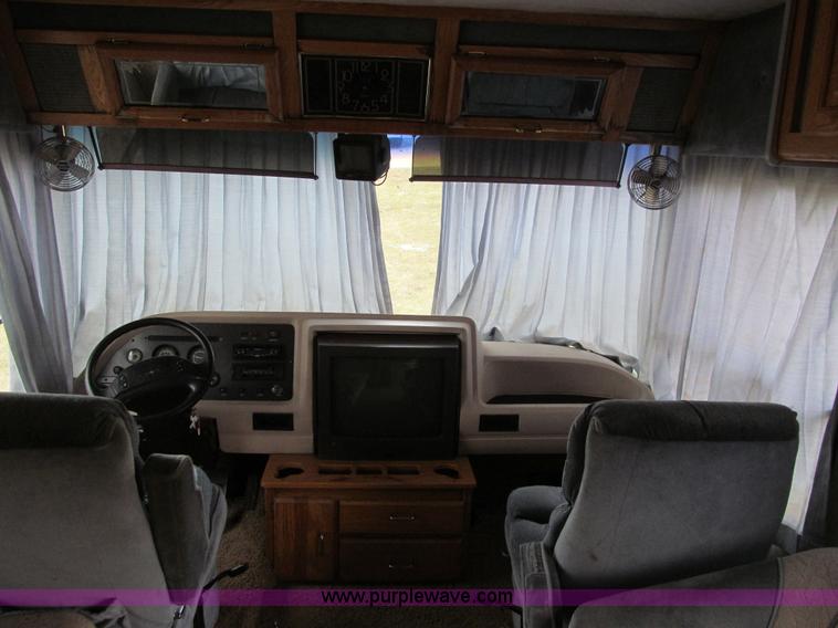 image for item J3320 1993 Oshkosh Dolphin 32D 32' RV