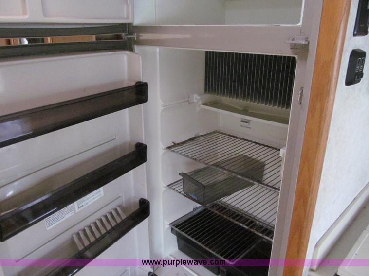 image for item J3320 1993 Oshkosh Dolphin 32D 32' RV