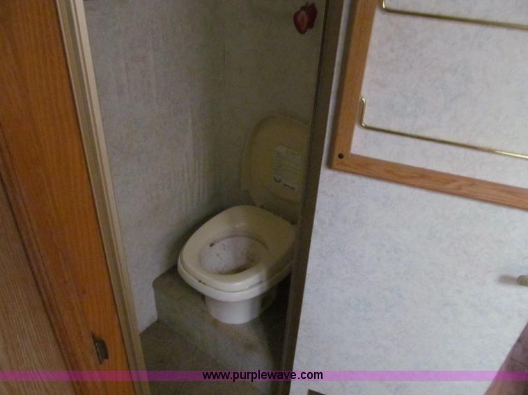 image for item J3320 1993 Oshkosh Dolphin 32D 32' RV