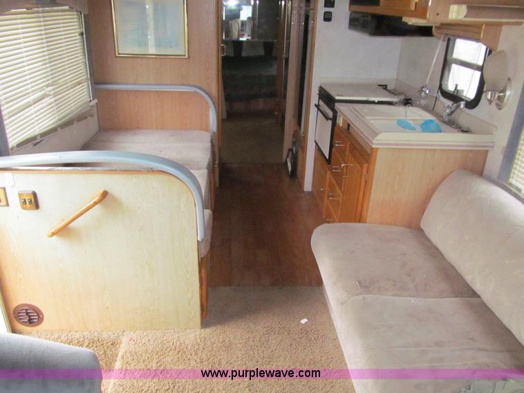 image for item J3320 1993 Oshkosh Dolphin 32D 32' RV