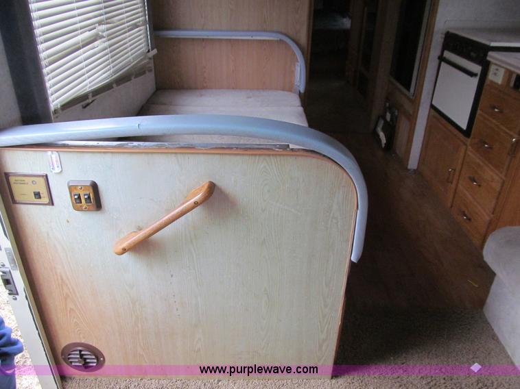 image for item J3320 1993 Oshkosh Dolphin 32D 32' RV