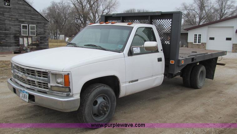 image for item J3323 1997 Chevrolet 3500 flatbed pickup truck