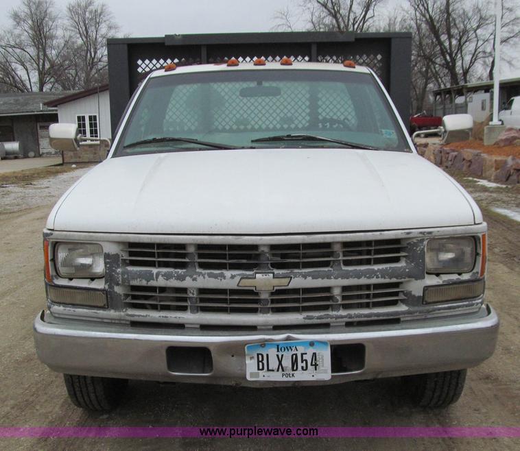 image for item J3323 1997 Chevrolet 3500 flatbed pickup truck