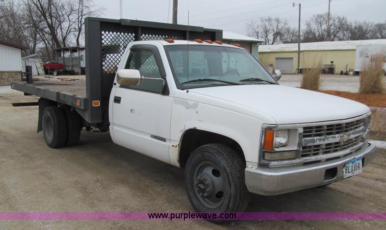 image for item J3323 1997 Chevrolet 3500 flatbed pickup truck