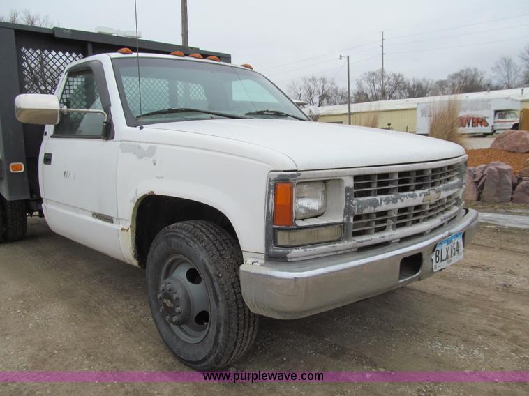 image for item J3323 1997 Chevrolet 3500 flatbed pickup truck