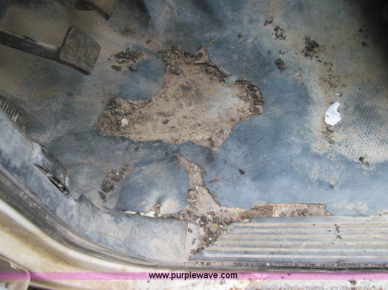 image for item J3323 1997 Chevrolet 3500 flatbed pickup truck