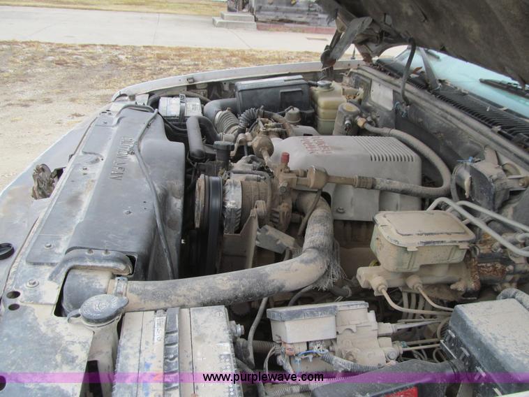 image for item J3323 1997 Chevrolet 3500 flatbed pickup truck