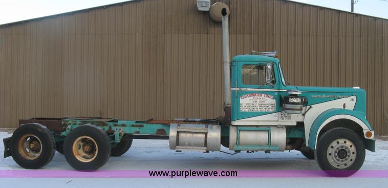 image for item K2779 1974 White Western Star 4964-2 semi truck