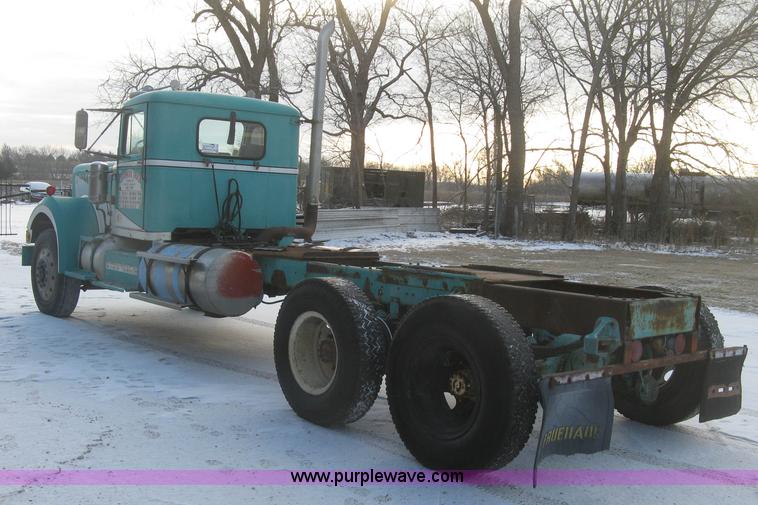 image for item K2779 1974 White Western Star 4964-2 semi truck