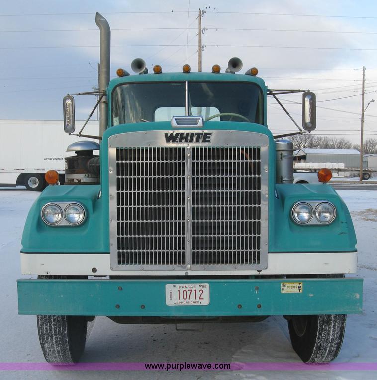 image for item K2779 1974 White Western Star 4964-2 semi truck