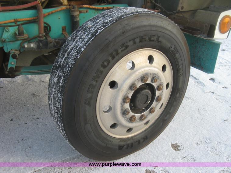 image for item K2779 1974 White Western Star 4964-2 semi truck