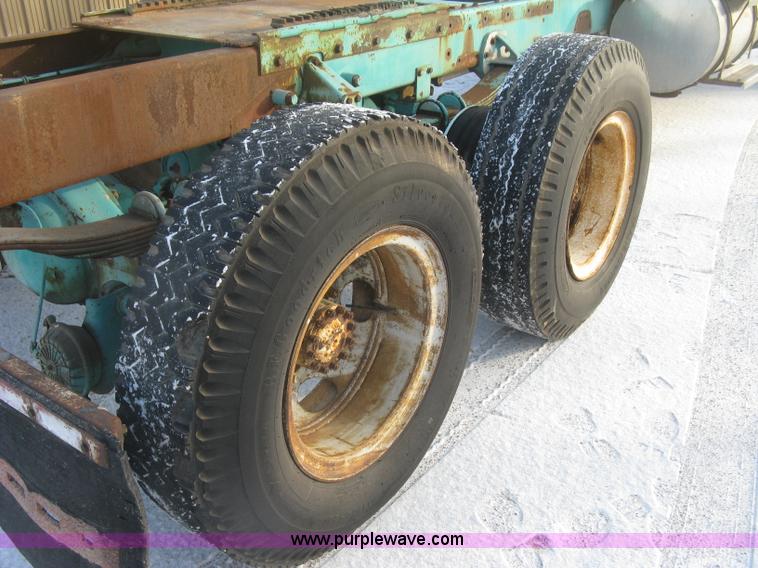 image for item K2779 1974 White Western Star 4964-2 semi truck