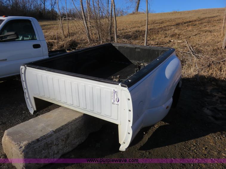 image for item K7019 2008 Chevrolet 3500 pickup truck bed
