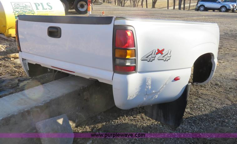 image for item K7019 2008 Chevrolet 3500 pickup truck bed