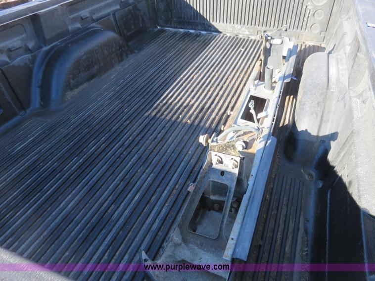 image for item K7019 2008 Chevrolet 3500 pickup truck bed