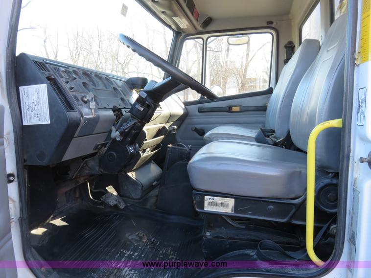 image for item K7040 2000 Freightliner FL50 box truck