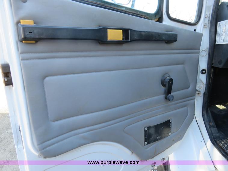 image for item K7040 2000 Freightliner FL50 box truck