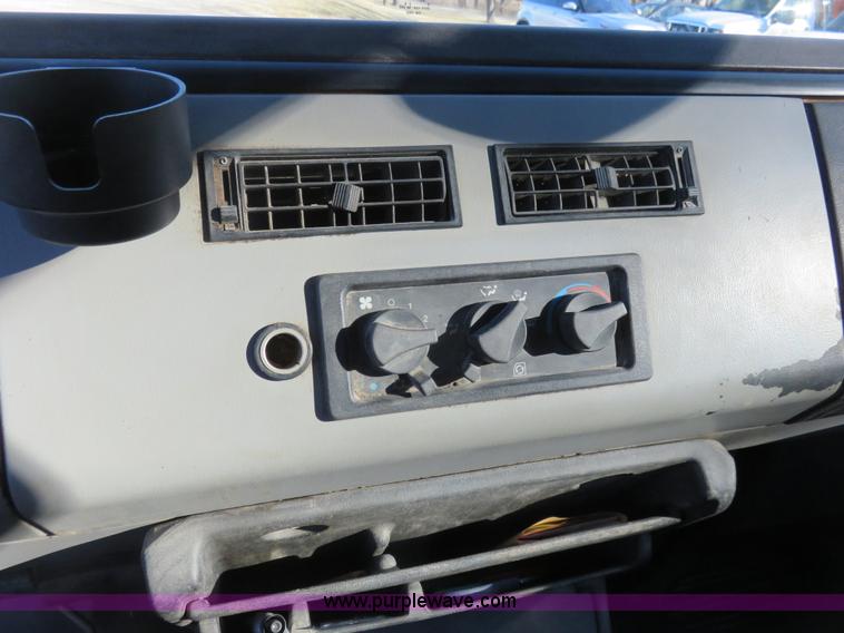 image for item K7040 2000 Freightliner FL50 box truck