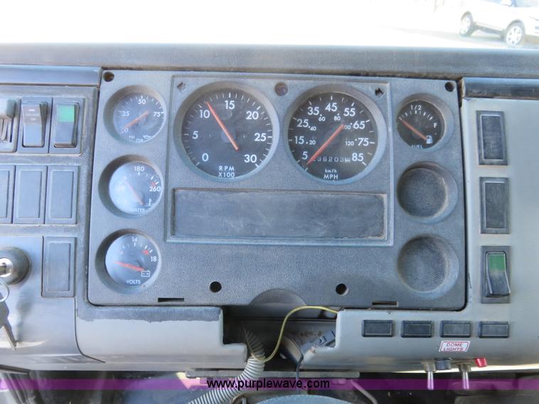 image for item K7040 2000 Freightliner FL50 box truck