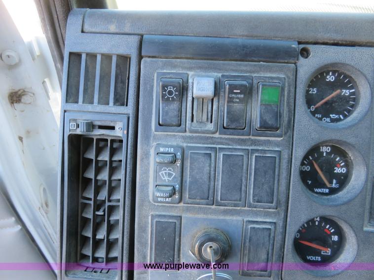 image for item K7040 2000 Freightliner FL50 box truck