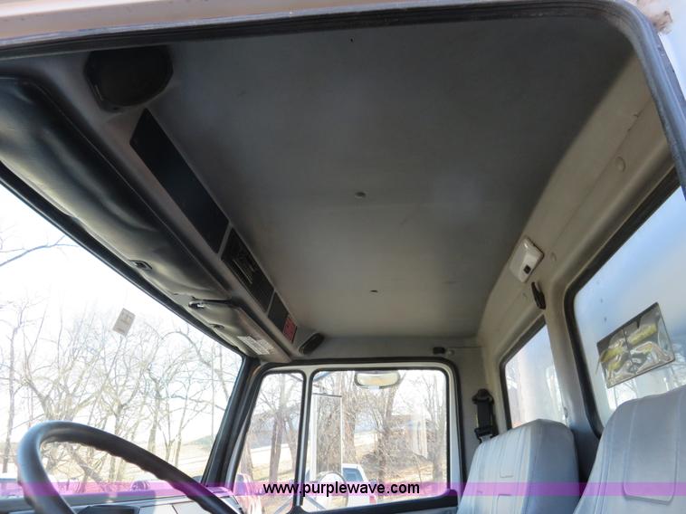 image for item K7040 2000 Freightliner FL50 box truck