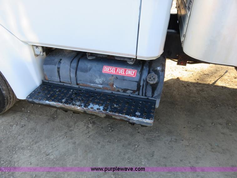 image for item K7040 2000 Freightliner FL50 box truck