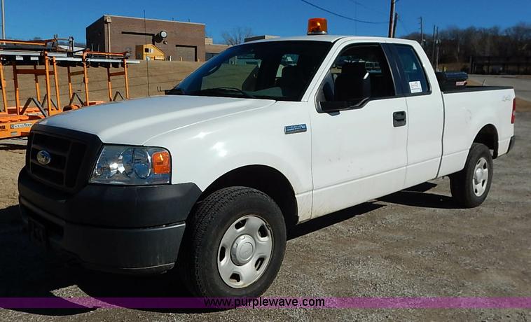image for item K7050 2006 Ford F150 XL SuperCab pickup truck