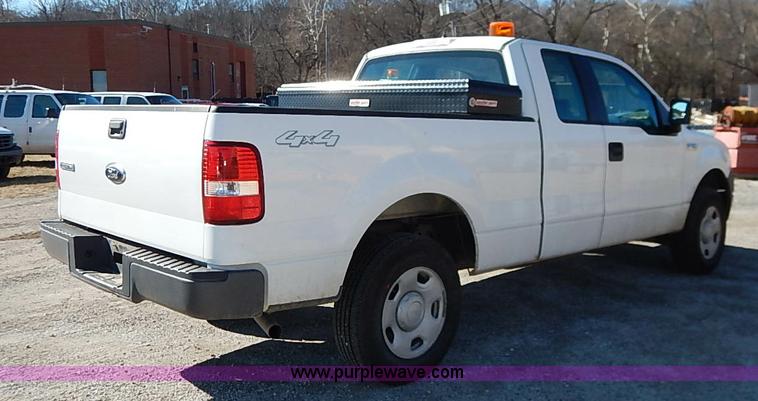 image for item K7050 2006 Ford F150 XL SuperCab pickup truck