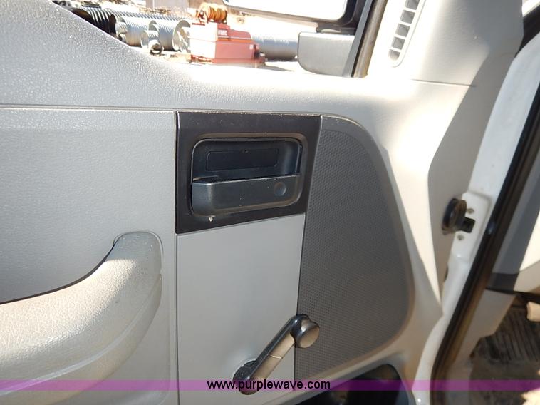 image for item K7050 2006 Ford F150 XL SuperCab pickup truck