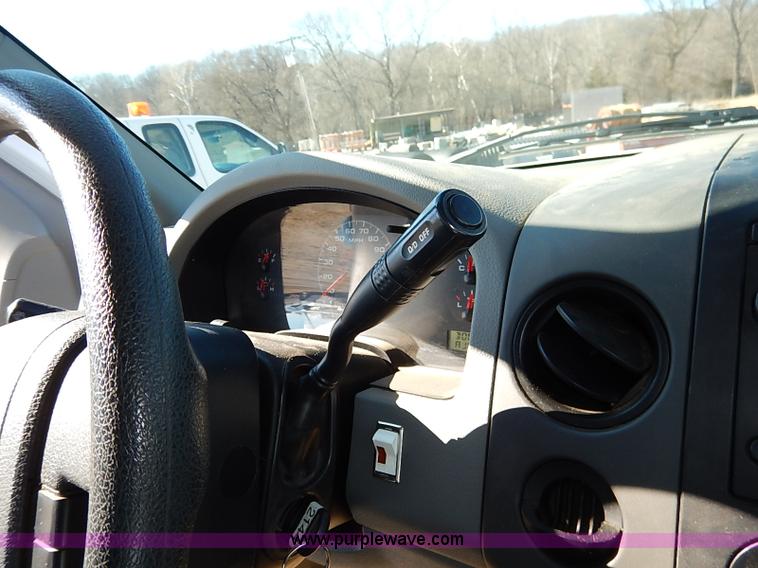 image for item K7050 2006 Ford F150 XL SuperCab pickup truck