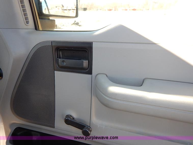 image for item K7050 2006 Ford F150 XL SuperCab pickup truck