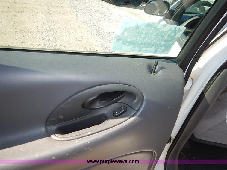 image for item K7051 1999 Ford Taurus LX