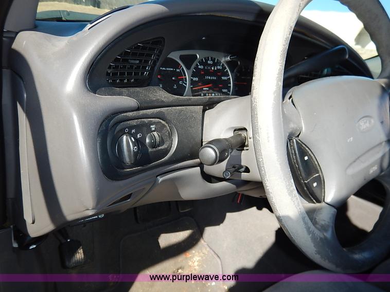 image for item K7051 1999 Ford Taurus LX