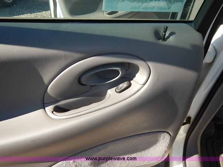 image for item K7053 1998 Ford Taurus LX