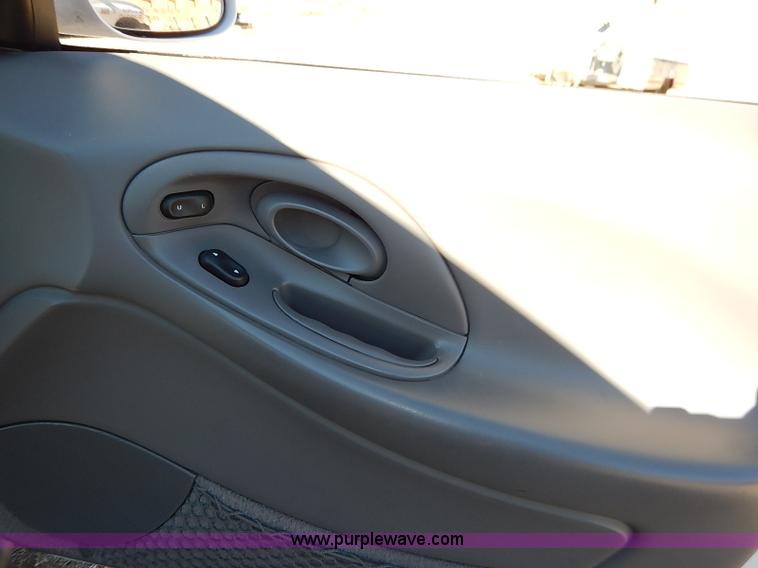 image for item K7053 1998 Ford Taurus LX