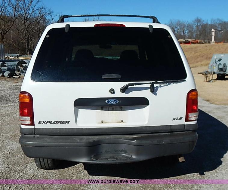 image for item K7055 2000 Ford Explorer XLS SUV