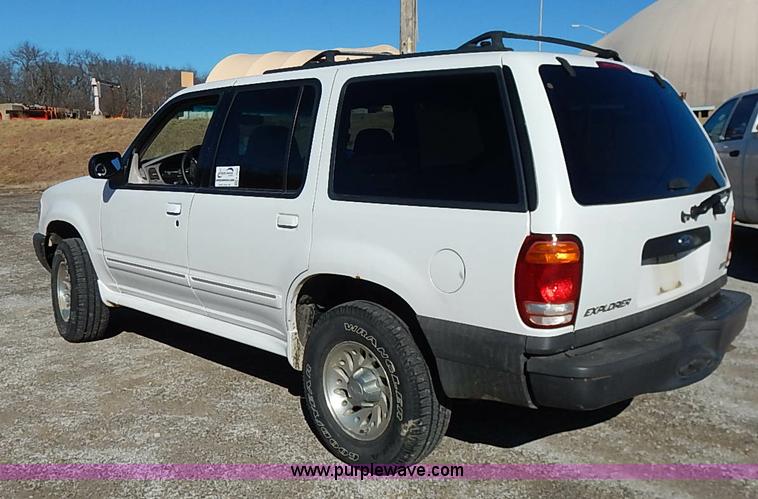 image for item K7055 2000 Ford Explorer XLS SUV