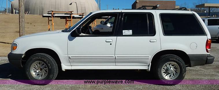 image for item K7055 2000 Ford Explorer XLS SUV