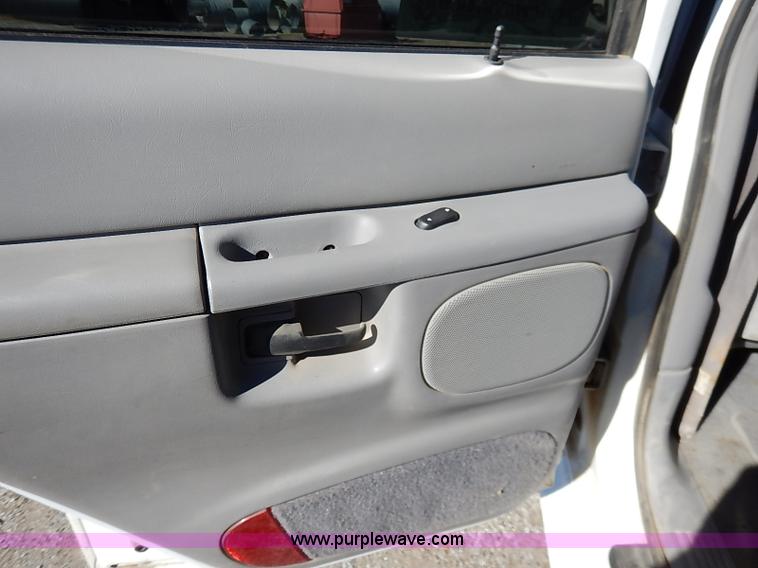 image for item K7055 2000 Ford Explorer XLS SUV