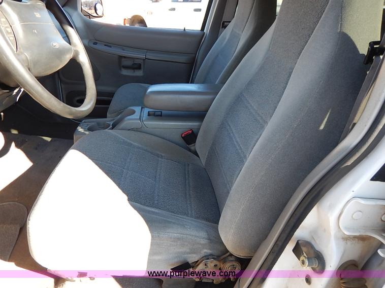 image for item K7055 2000 Ford Explorer XLS SUV