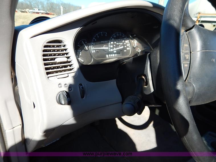 image for item K7055 2000 Ford Explorer XLS SUV