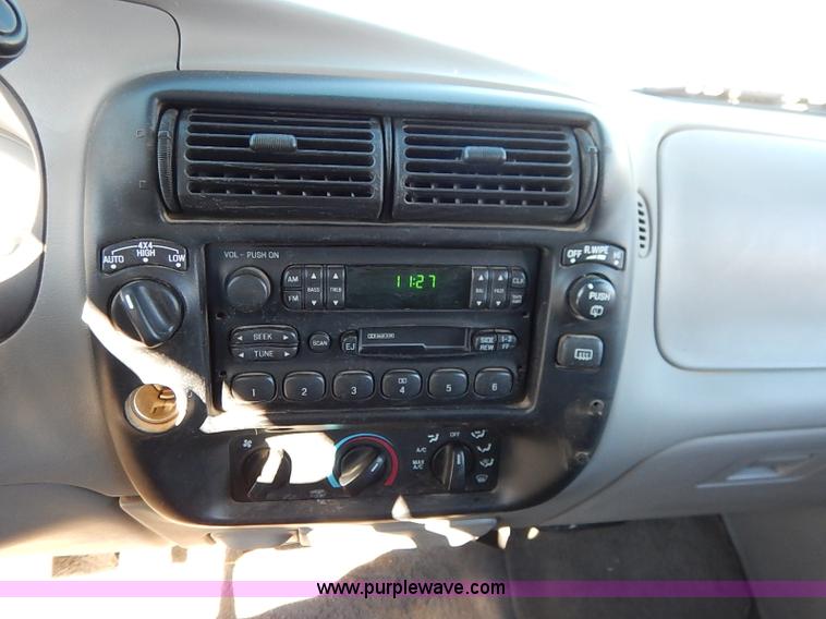 image for item K7055 2000 Ford Explorer XLS SUV