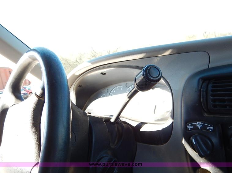 image for item K7055 2000 Ford Explorer XLS SUV