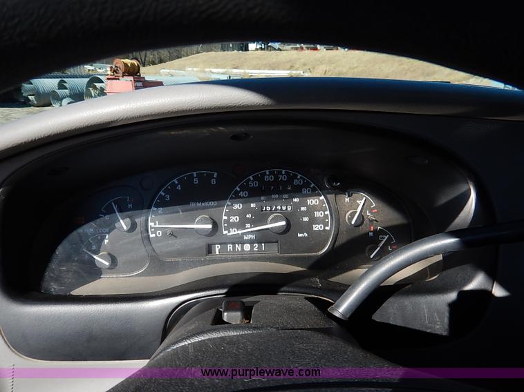 image for item K7055 2000 Ford Explorer XLS SUV