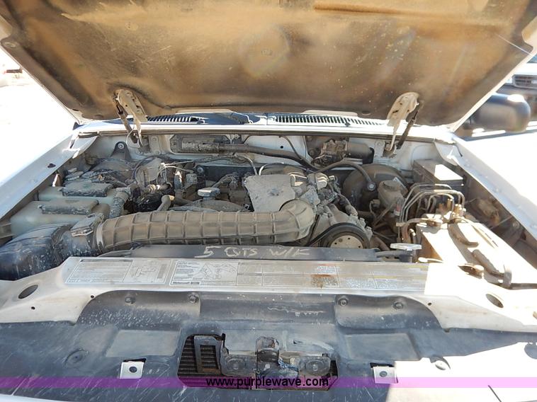 image for item K7055 2000 Ford Explorer XLS SUV