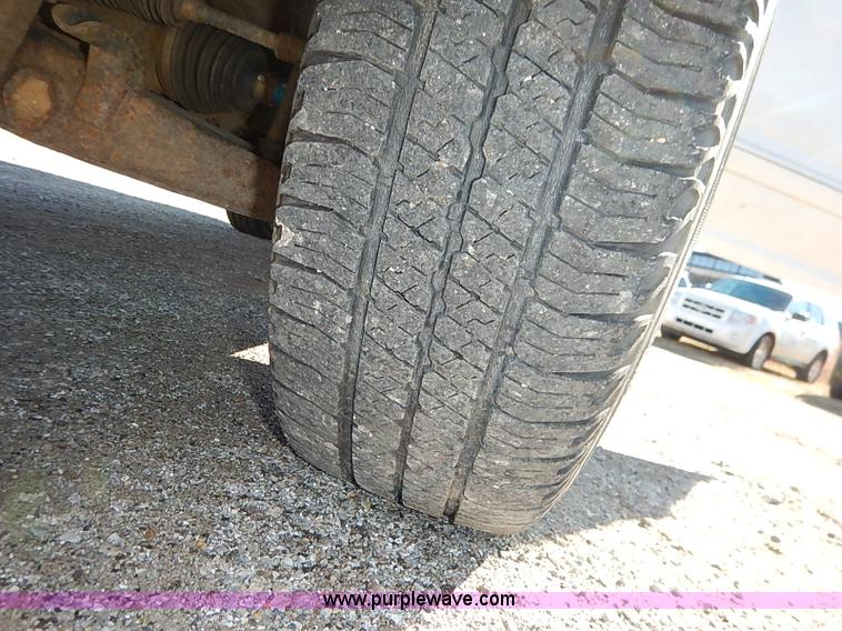 image for item K7055 2000 Ford Explorer XLS SUV