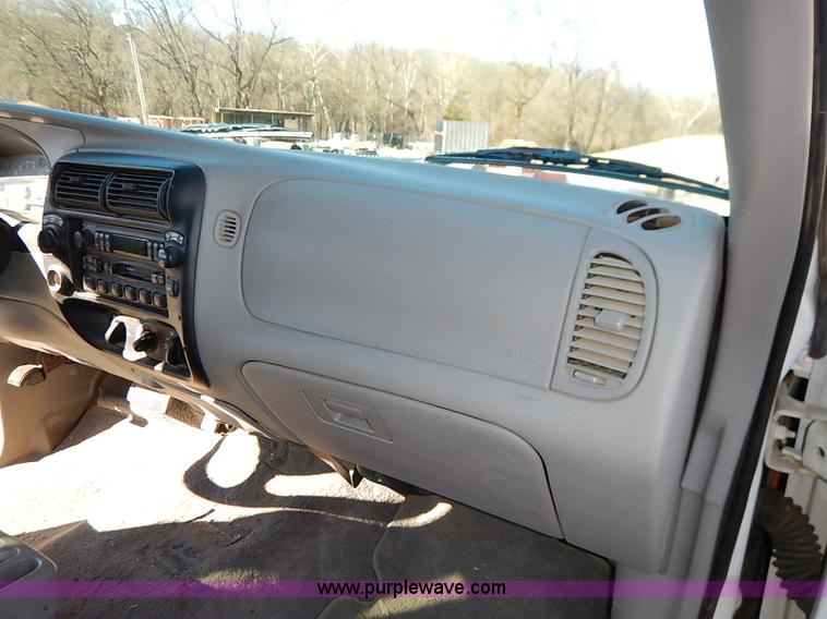 image for item K7055 2000 Ford Explorer XLS SUV