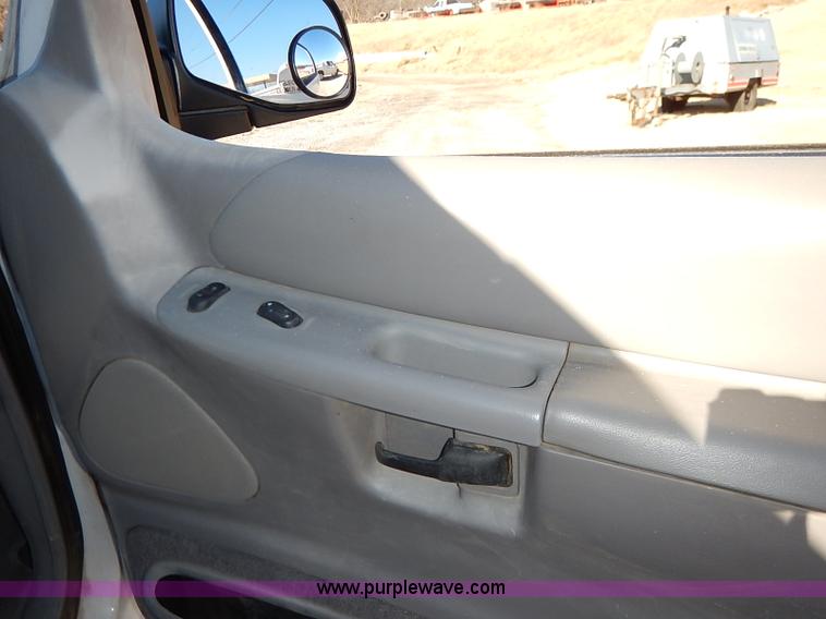 image for item K7055 2000 Ford Explorer XLS SUV