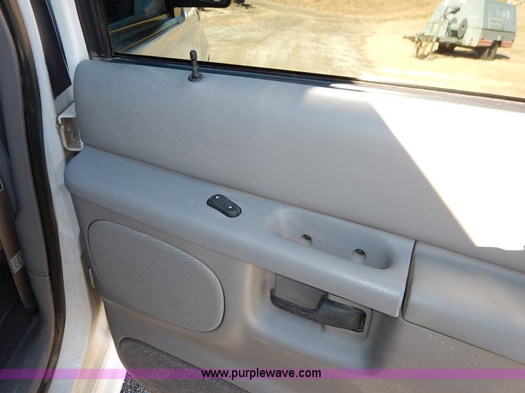 image for item K7055 2000 Ford Explorer XLS SUV