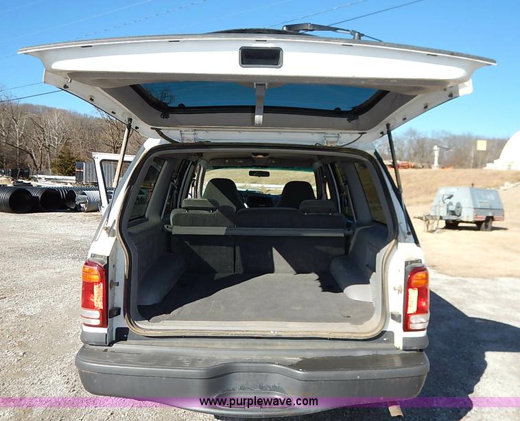 image for item K7055 2000 Ford Explorer XLS SUV